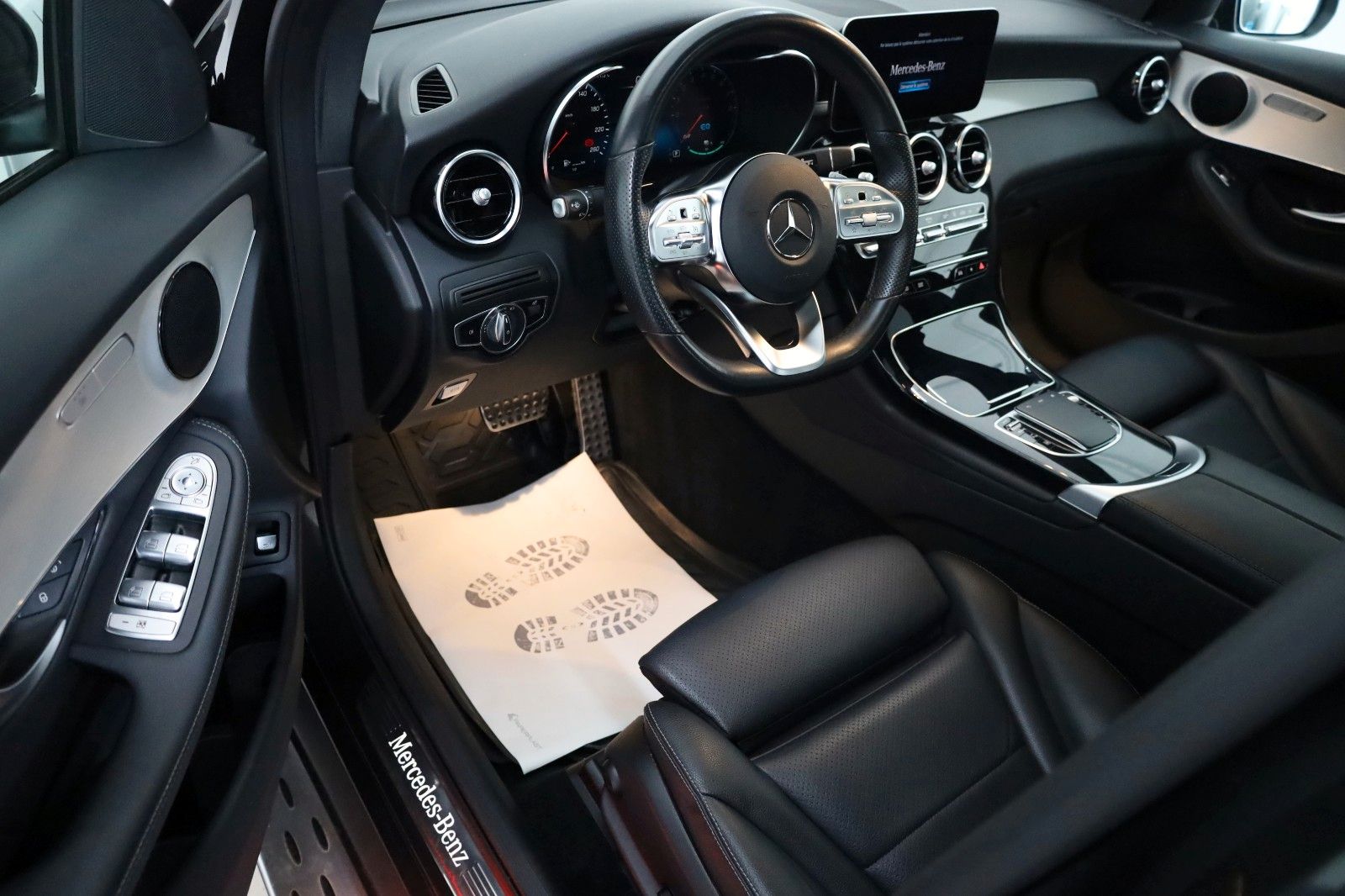 Fahrzeugabbildung Mercedes-Benz GLC 300e 4M Coupe AMG Leder,Navi,LED,360°-Kamera