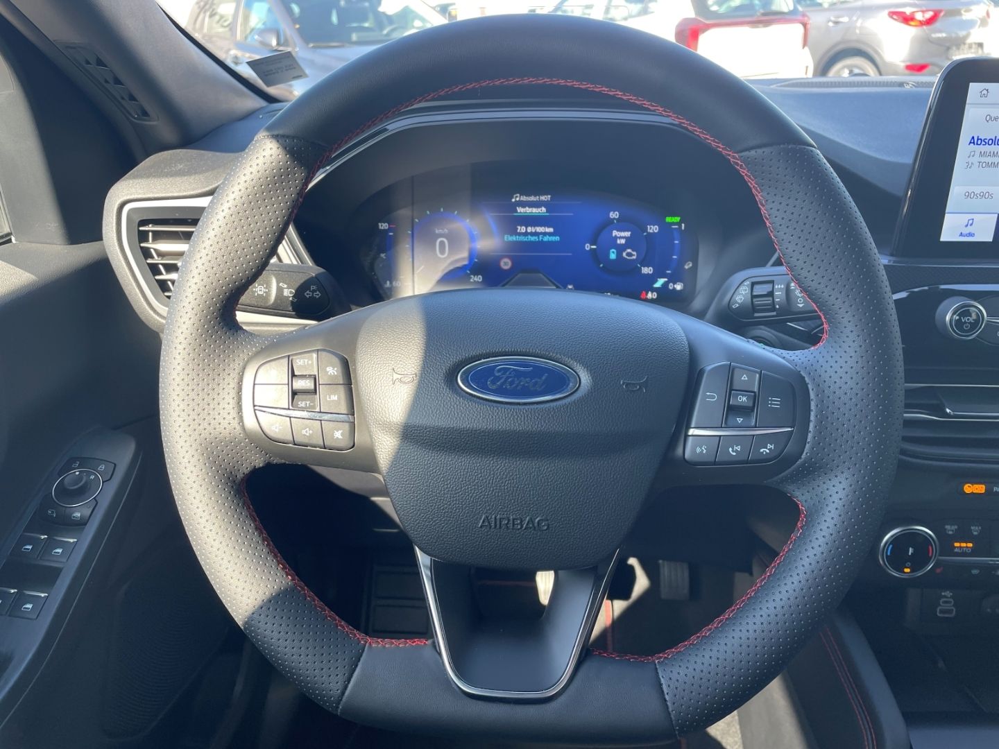 Fahrzeugabbildung Ford Kuga PHEV ST-Line X VerkehrszeichenERK Kamera