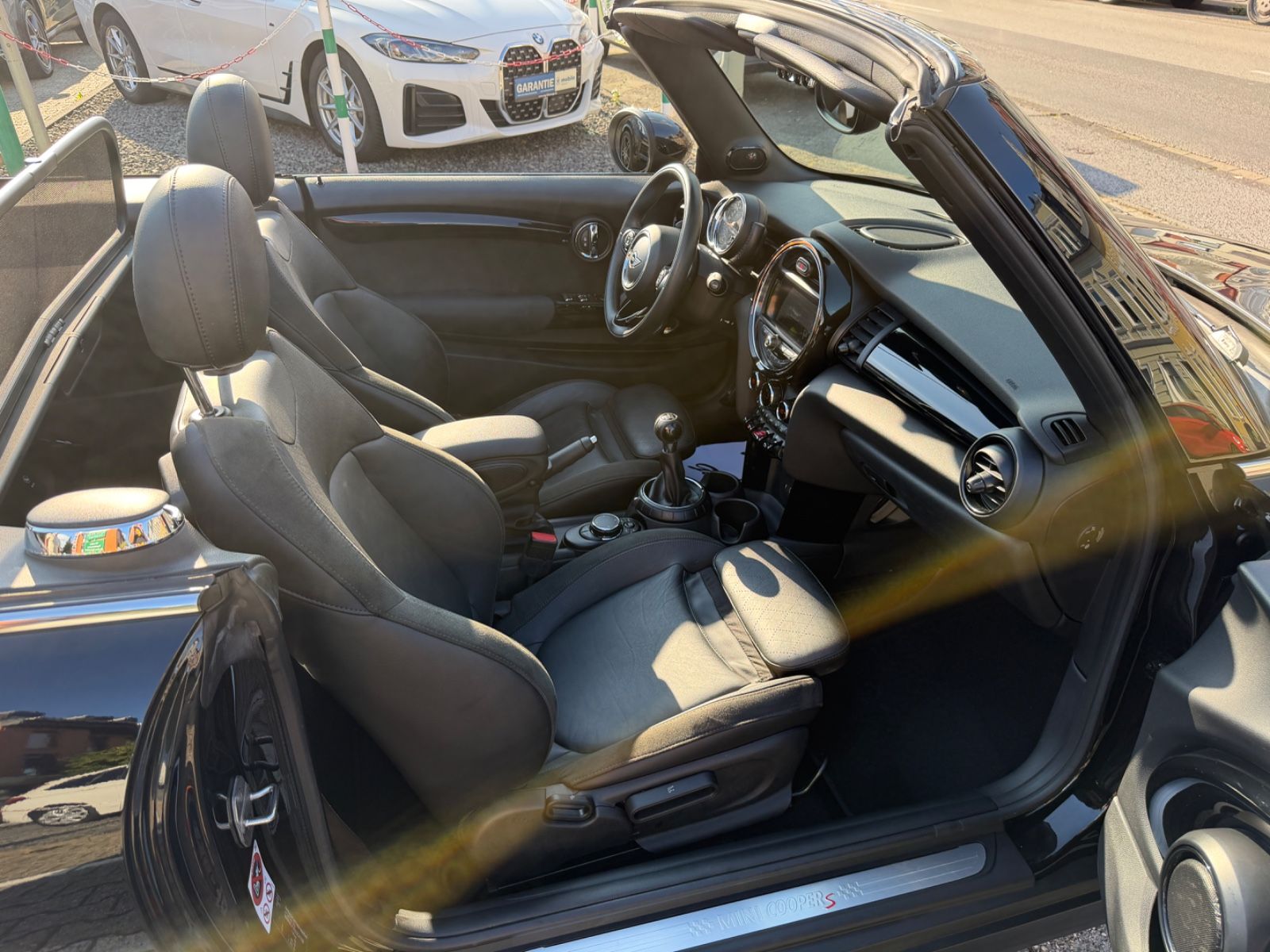 Fahrzeugabbildung MINI Cooper S Cabrio NAVI PDC LEDER H&K 1-HAND