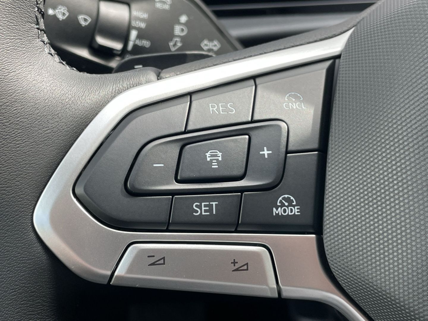 T-Roc Style 1.5 eTSI DSG AHK/Navi/Kamera/Keyless