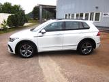 Volkswagen Tiguan R-Line 4Motion LED, Navi, Panoramadach - Volkswagen Tiguan: Panoramadach