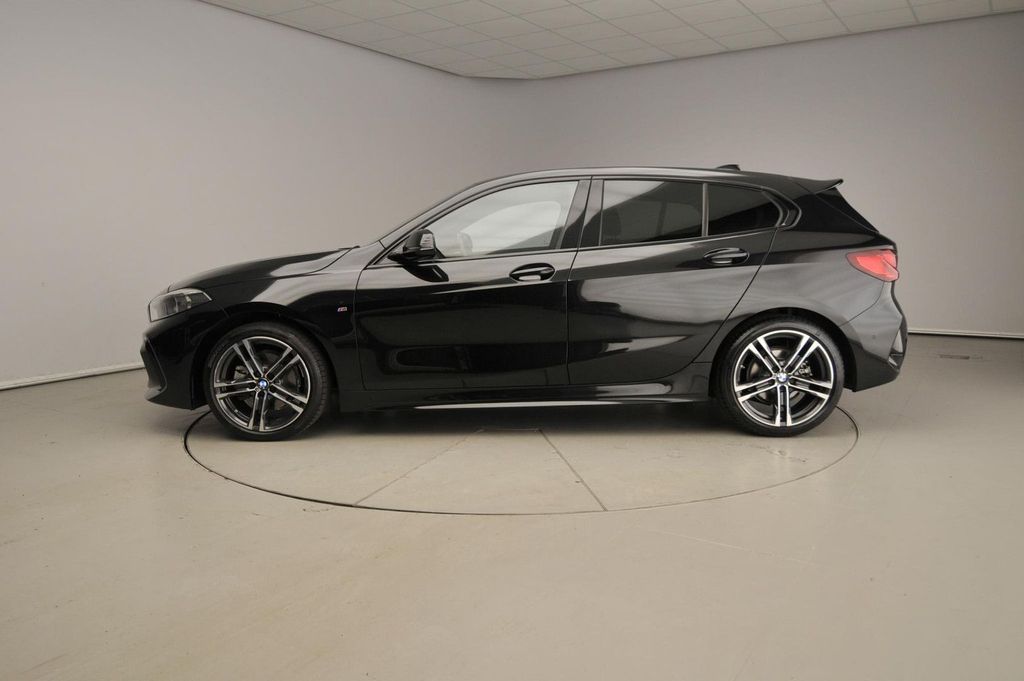 BMW 118 — fotografia 2