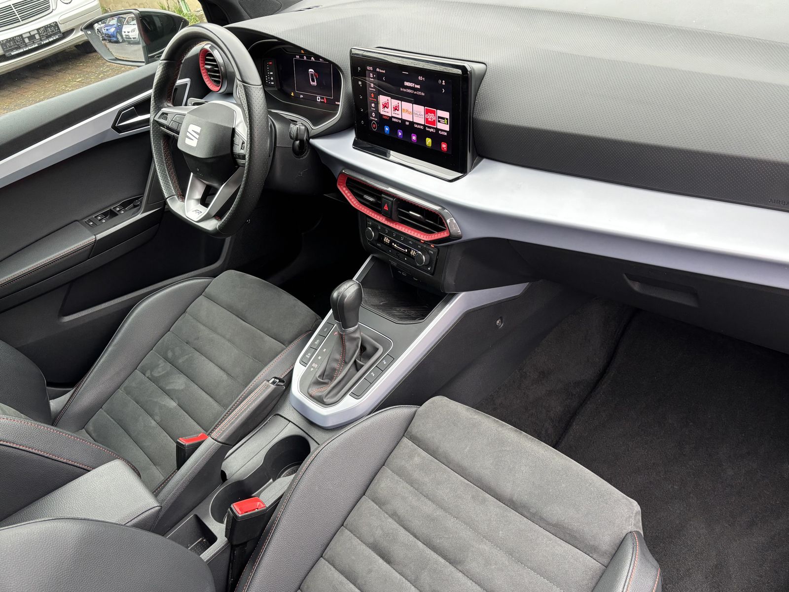 Fahrzeugabbildung SEAT Arona 1.5 TSI DSG FR Line-NAV-LED-KAMERA-VIRTUAL