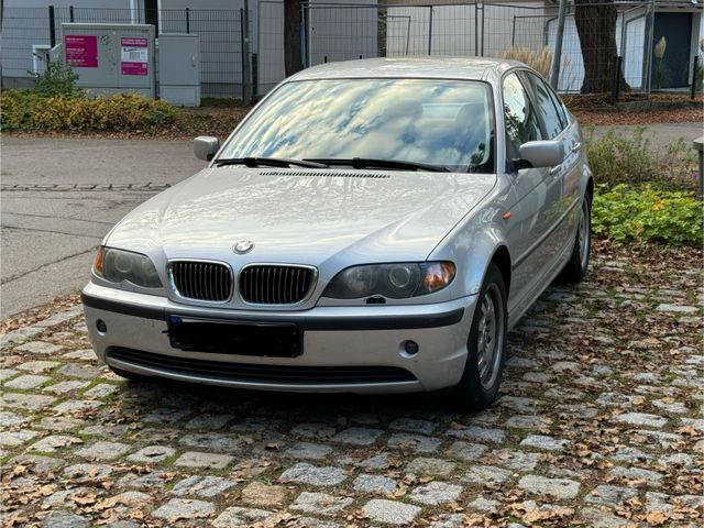 BMW 320i -