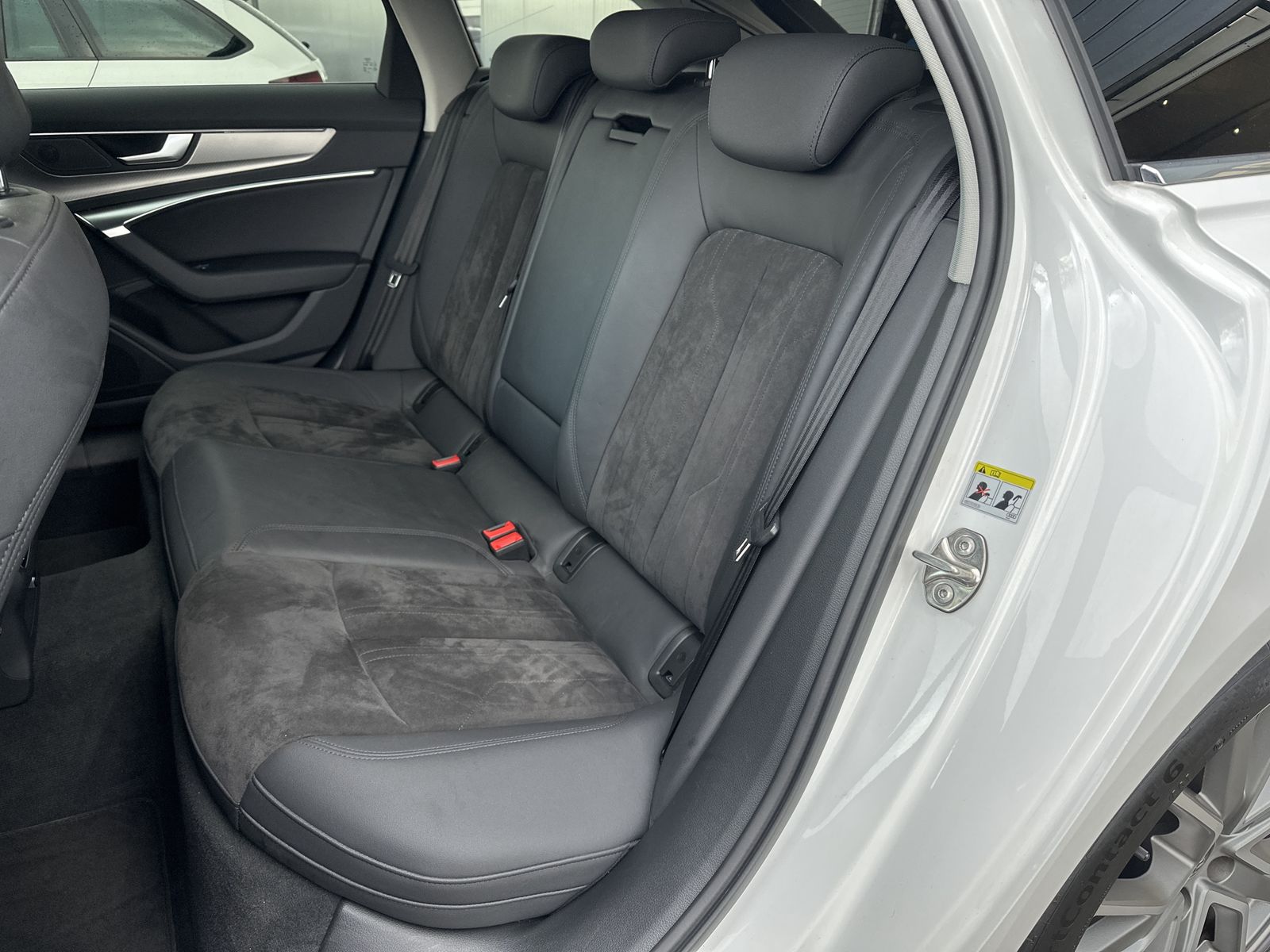 Fahrzeugabbildung Audi A6 Avant 40 TDI Quattro S-Line NAV+LED+ACC+20ZO