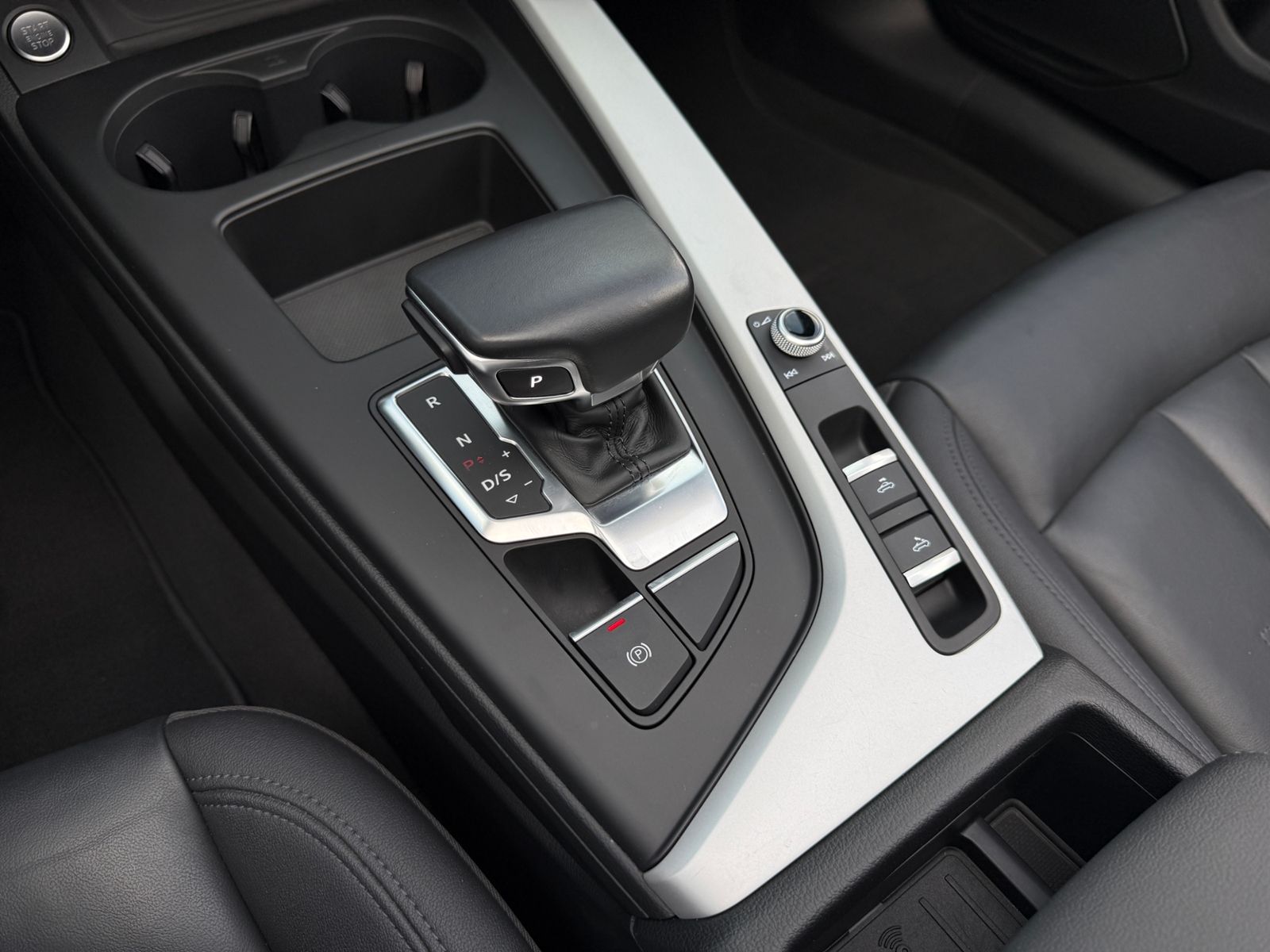 Fahrzeugabbildung Audi A5 Cabrio advanced 40 TFSI S tronic NAVI LEDER