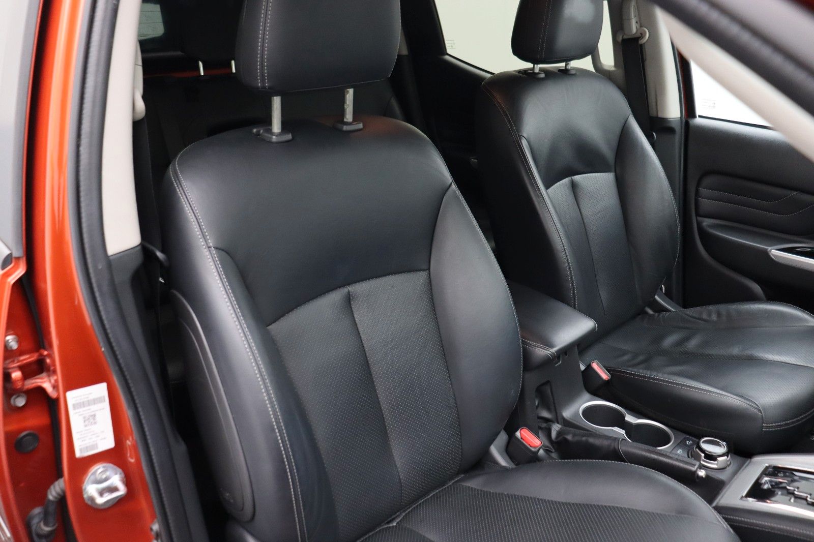 Fahrzeugabbildung Mitsubishi L200 TOP 2,2 DI-D AT DoKa 4WD