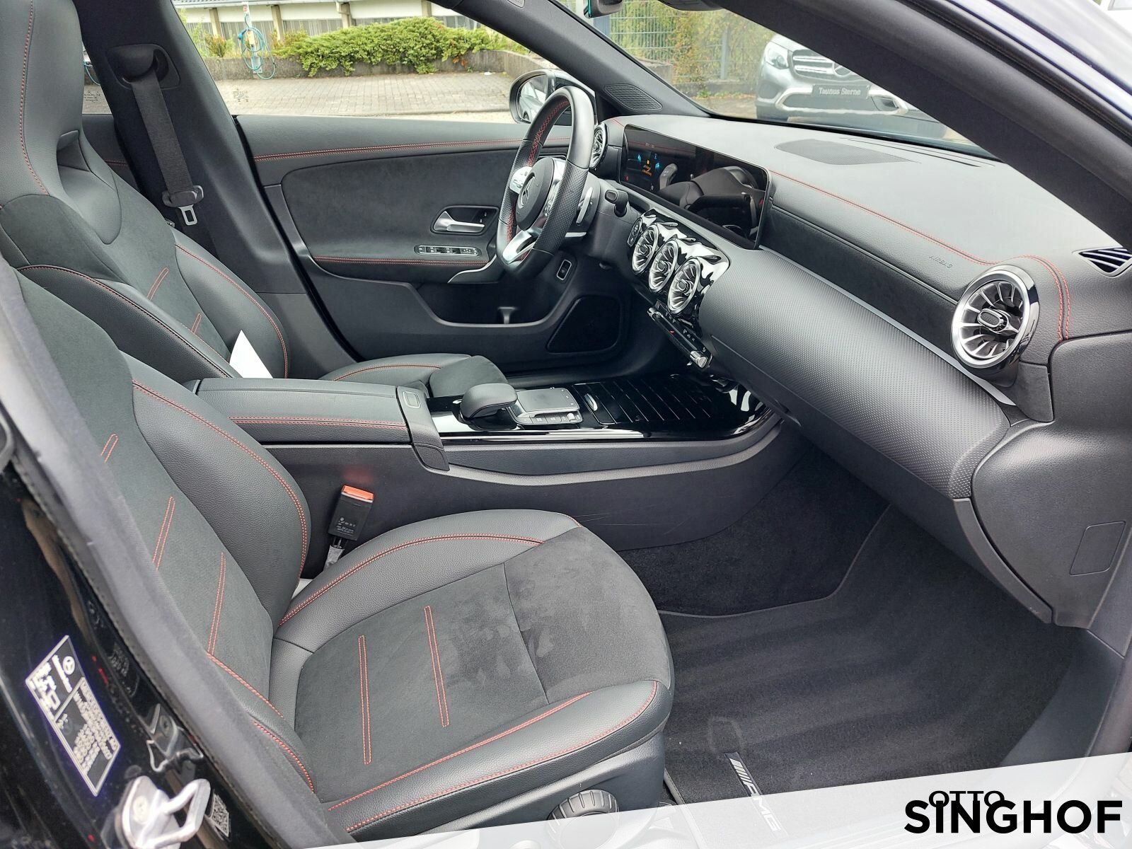 Fahrzeugabbildung Mercedes-Benz CLA 200 AMG Pano+Night+Rü Kam+TOTW+dyn.LED+Sound