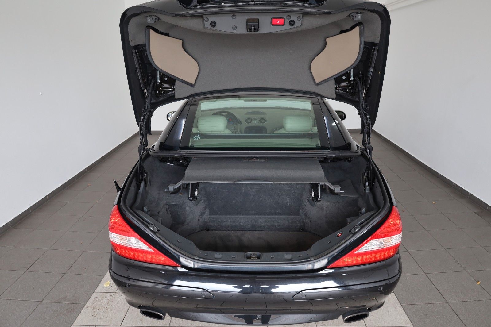 Fahrzeugabbildung Mercedes-Benz SL 350 Leder,Navi,Xenon,SH+Belüftung,PDC