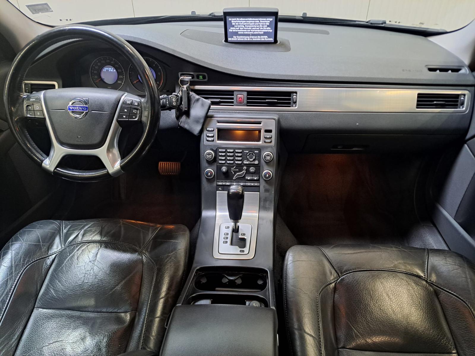 Volvo V70 2010 — photo 15
