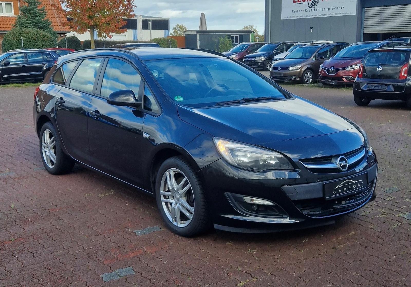 Opel Astra 2013 — салон