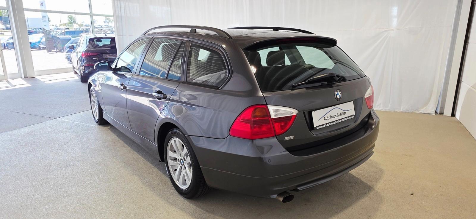 BMW 320 2006 — interior