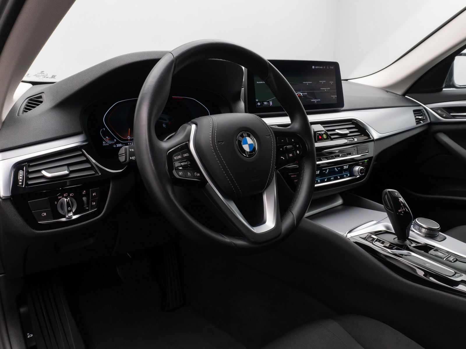 Fahrzeugabbildung BMW 520d Kamera HUD DAB 4xKlima DrivingAssist Alarm