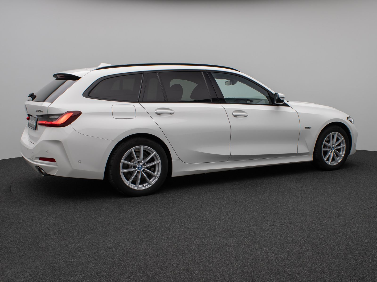 Fahrzeugabbildung BMW 330e Kamera HUD DAB Stop&Go Komfort Fernlichtass