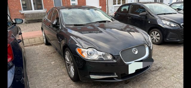 Jaguar XF 3.0 V6 Diesel Premium Luxury*Navi*Leder*1-Han