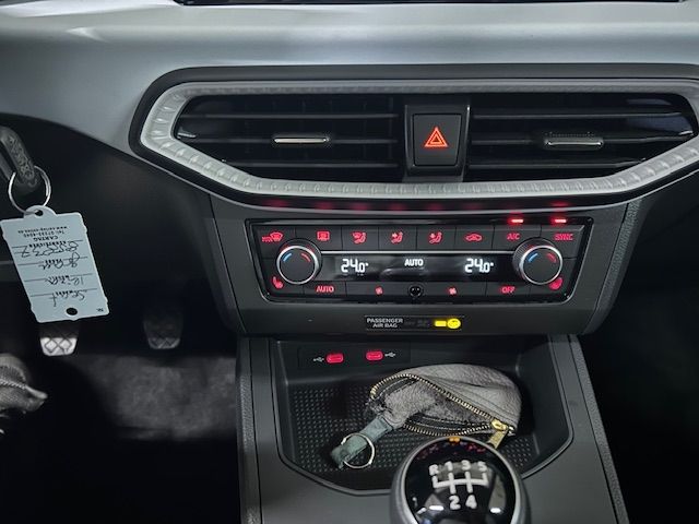 Fahrzeugabbildung SEAT Ibiza Road Edition Navi Digitales Cockpit LED A