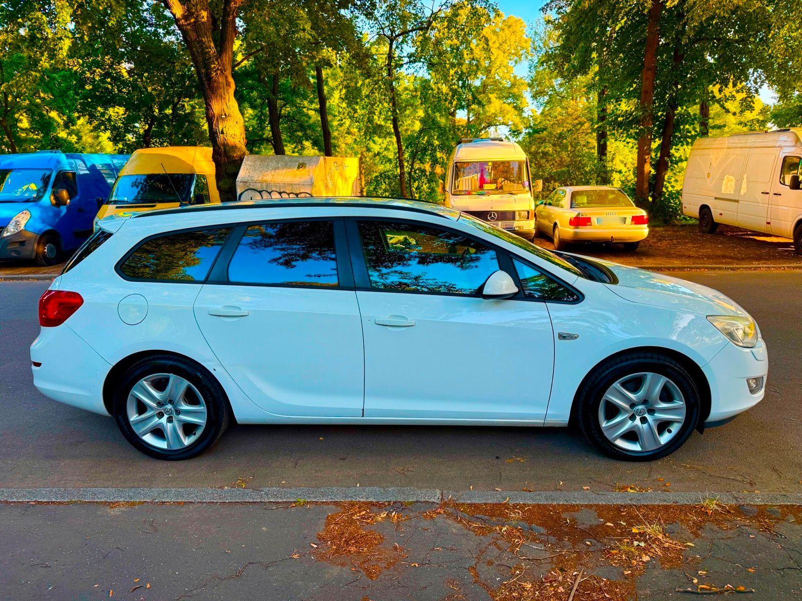 Opel Astra 2010 — photo 7
