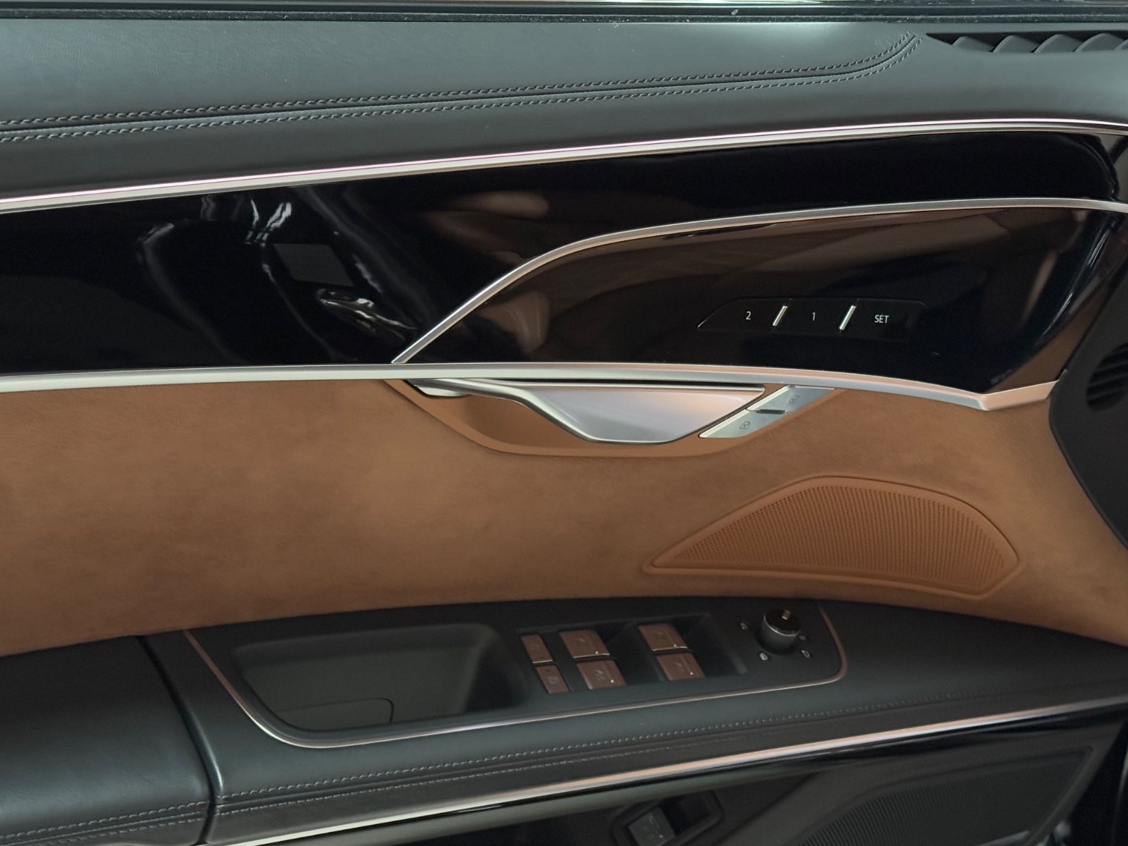 Fahrzeugabbildung Audi S8 4.0 TFSI quattro/HUD/360°/ACC/Massage/Keramik