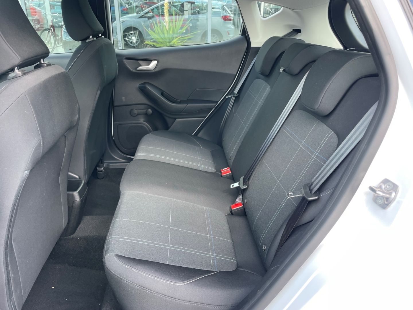 Fahrzeugabbildung Ford Fiesta Spurhalteass PDC SHZ Tempomat Bluetooth