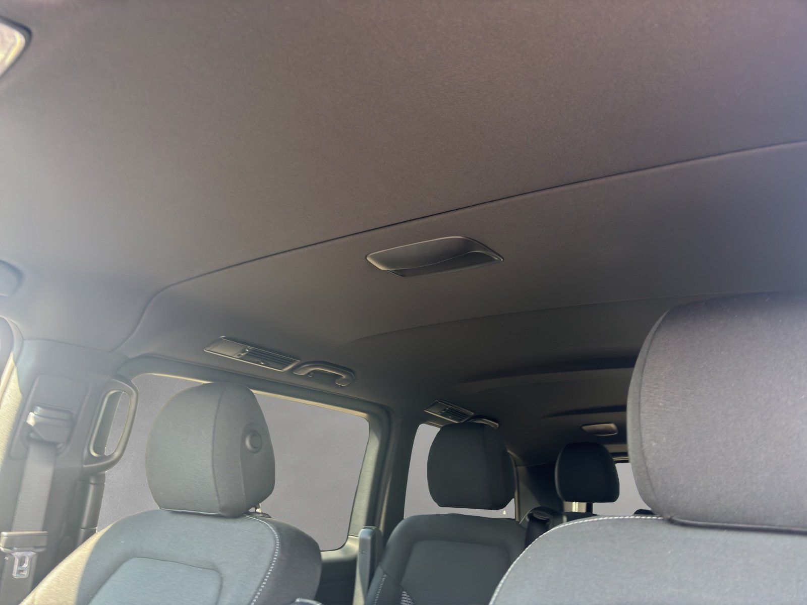 Fahrzeugabbildung Mercedes-Benz V 300 d STYLE Lang MBUX WinterPa AMG Line