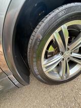 Volkswagen Tiguan 2.0 TSI 132kW DSG 4MOTION Highline Hi... - VW Tiguan Gebrauchtwagen in Stuttgart