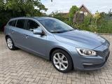 Volvo V60 T4 Kombi Momentum - Volvo V60 Unfallwagen