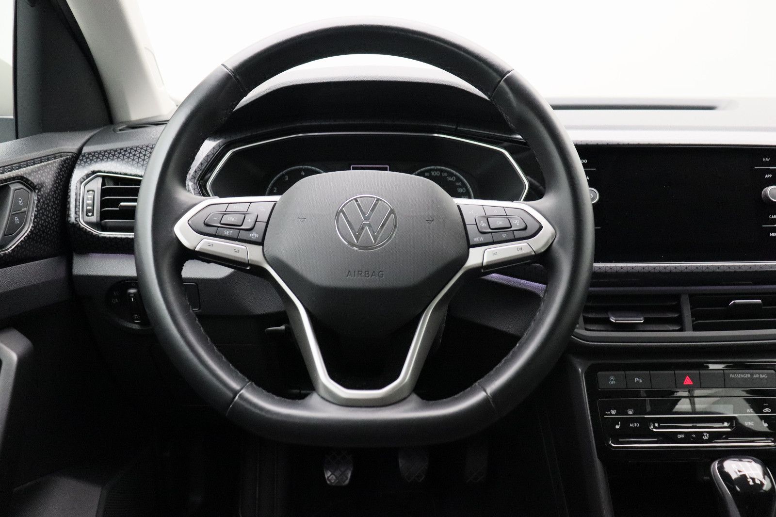 Fahrzeugabbildung Volkswagen T-Cross Navi LED AppleCar Einparkhilfe v+h