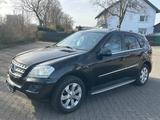 Mercedes-Benz ML 350 CDI*AUTOM*KLIMAAU*LEDER*NAVI*TÜV/ASU NEU* - Mercedes-Benz ML 350 in Mainz