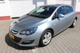 Opel Astra J Style mit Fahrradträger und Einparkhilfe - Opel Astra: Limousine, F