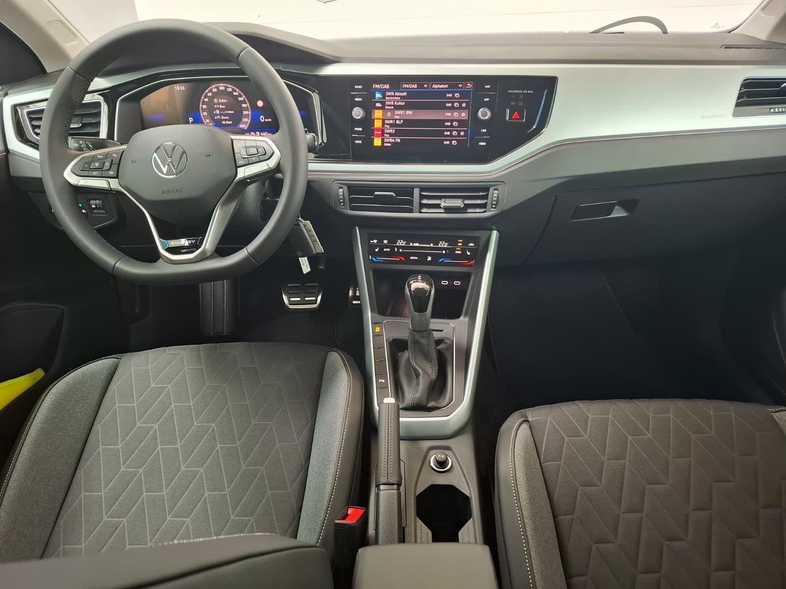 Fahrzeugabbildung Volkswagen Polo VI Energy 1.0 TSI DSG +LED +ACC+Travel Ass.