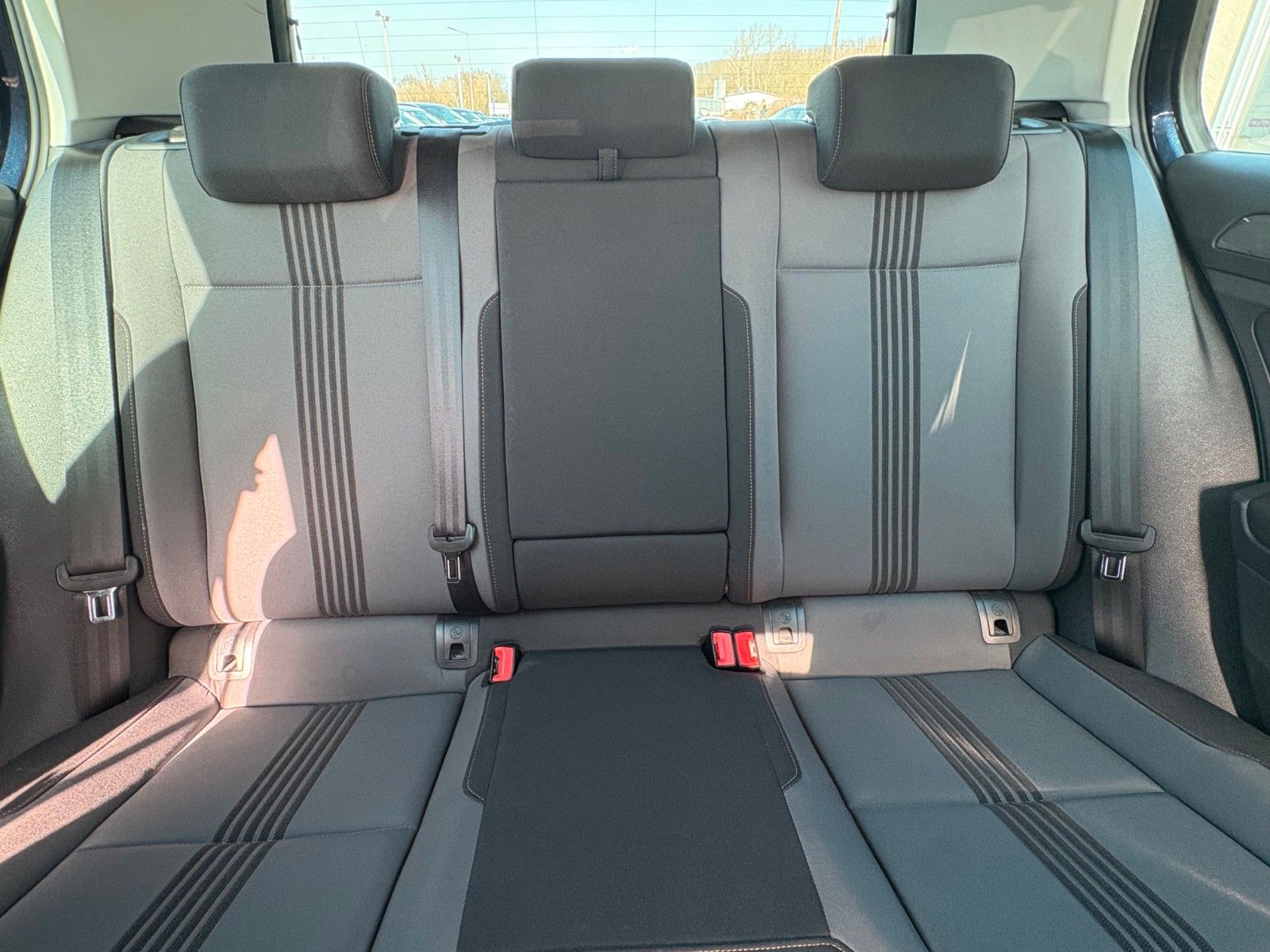 Fahrzeugabbildung Volkswagen Golf VII 1.6 TDI Allstar Navi AHK 2.HD SCHECKHFT