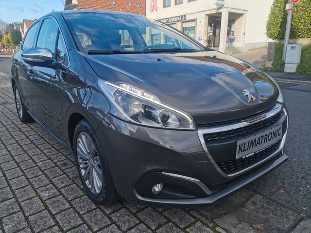 Peugeot 208 Allure /Panoramadach/Kamera/Navi/5 Türer/EU6