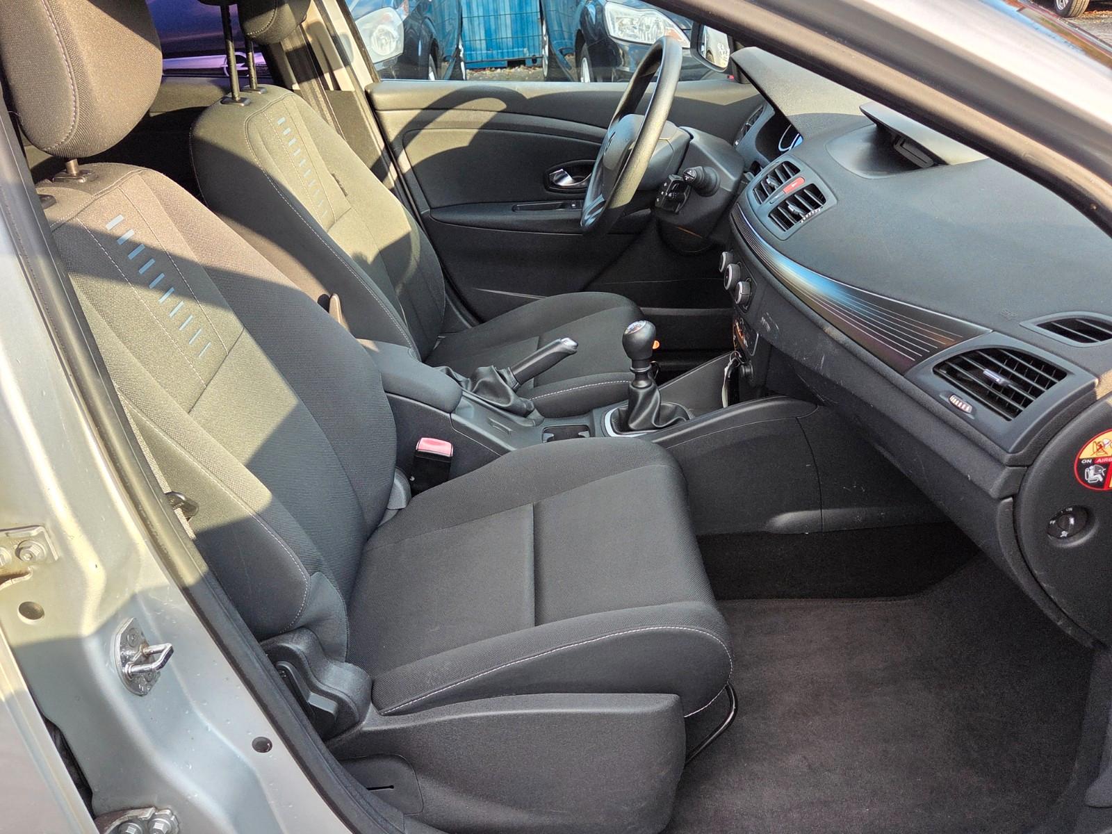 Renault Megane 2010 — photo 10