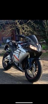 Honda CBR 600 RR  - HONDA 2005 CBR 600 RR