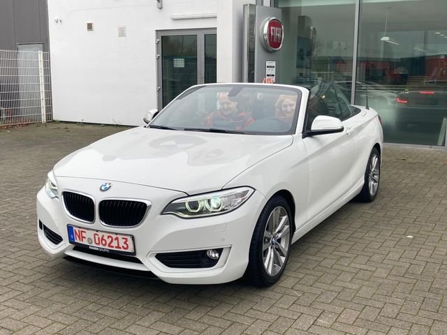 BMW 218d Cabrio in weiß mit Volllederausstattung