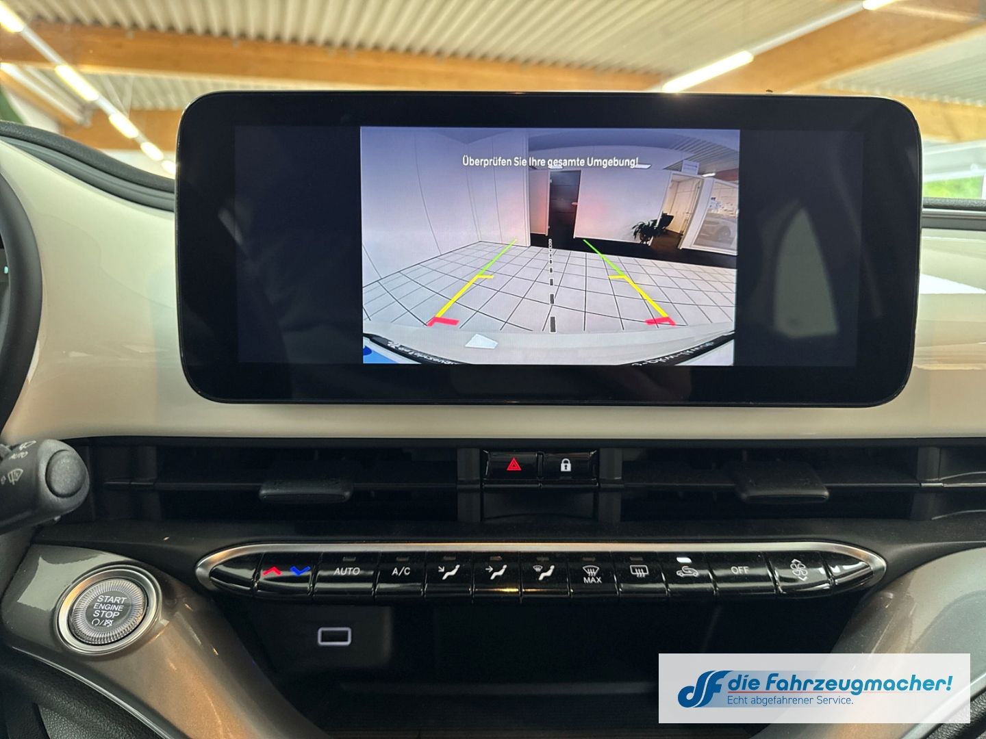Fahrzeugabbildung Fiat 500e Apple CarPlay Android Auto Klimaautom Fahre