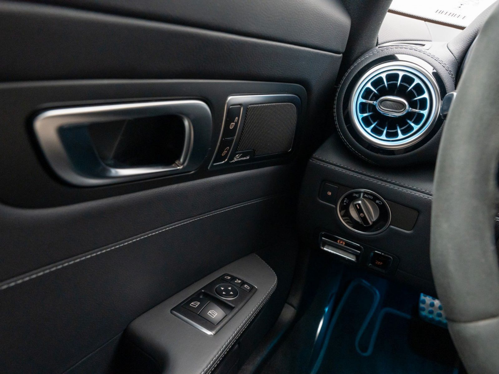 Fahrzeugabbildung Mercedes-Benz AMG GT C AMG GTC 4.0 V8 Black Series 1of1 900PS