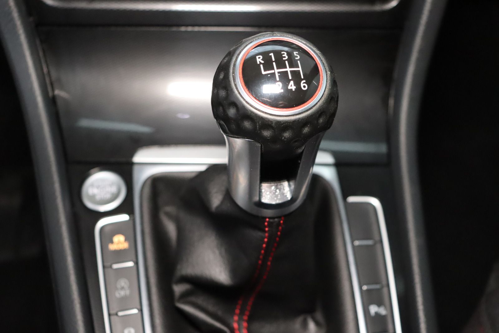Fahrzeugabbildung Volkswagen Golf 2.0 TSI GTI * Standheizung * PDC