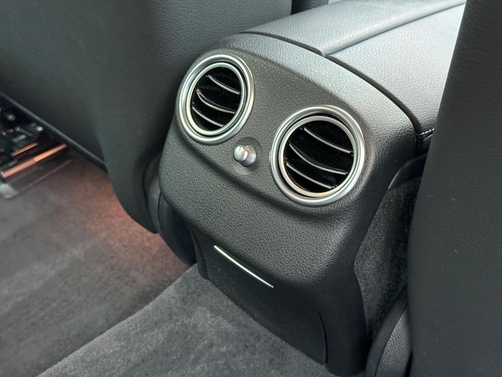 Fahrzeugabbildung Mercedes-Benz d T AVANTGARDE/TWA/RCAM/PDC/LED/CARPLAY/AMBIENTE