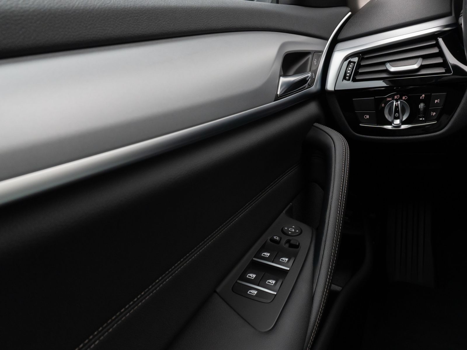 Fahrzeugabbildung BMW 520d Kamera DAB Leder 4xKlima AHK Alarm Sport