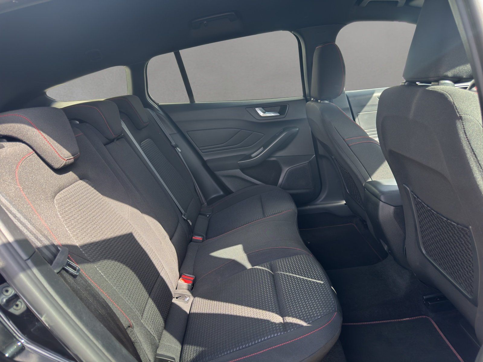 Fahrzeugabbildung Ford Focus 1.0 ST-Line X Aut./AHK/ACC/KAMERA/LED/NAVI