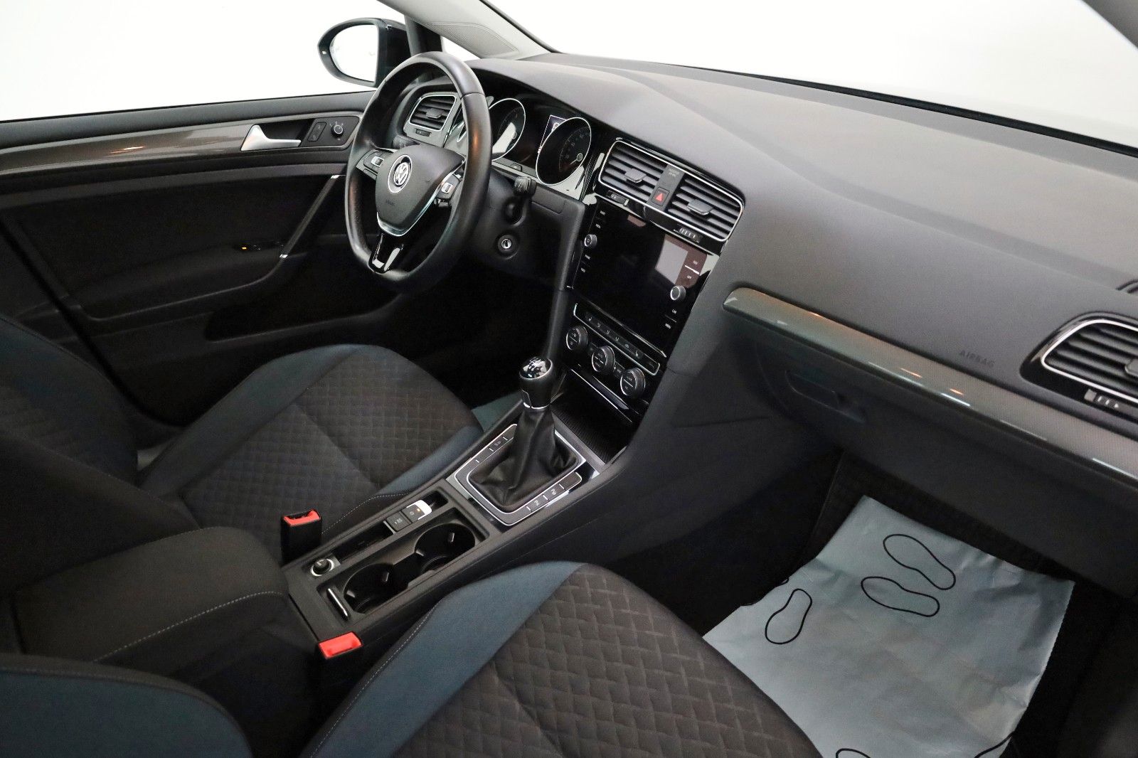 Fahrzeugabbildung Volkswagen Golf VII Lim. IQ.DRIVE BM Navi,SH,ACC,ParkAssist