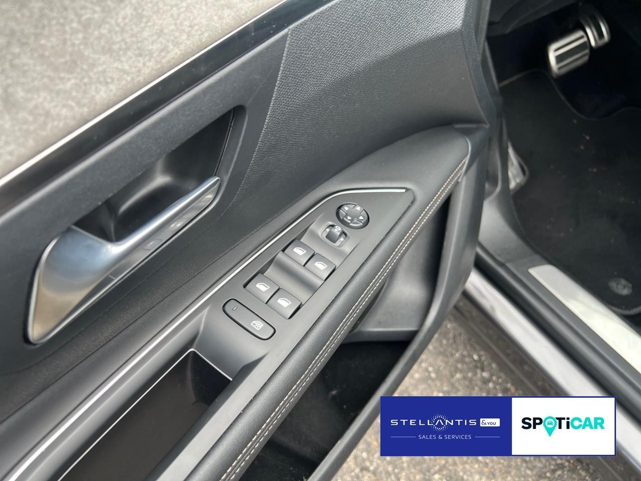 Peugeot 3008 GT PT 130 EAT8 Pano Sitzheiz Kamera CarPlay