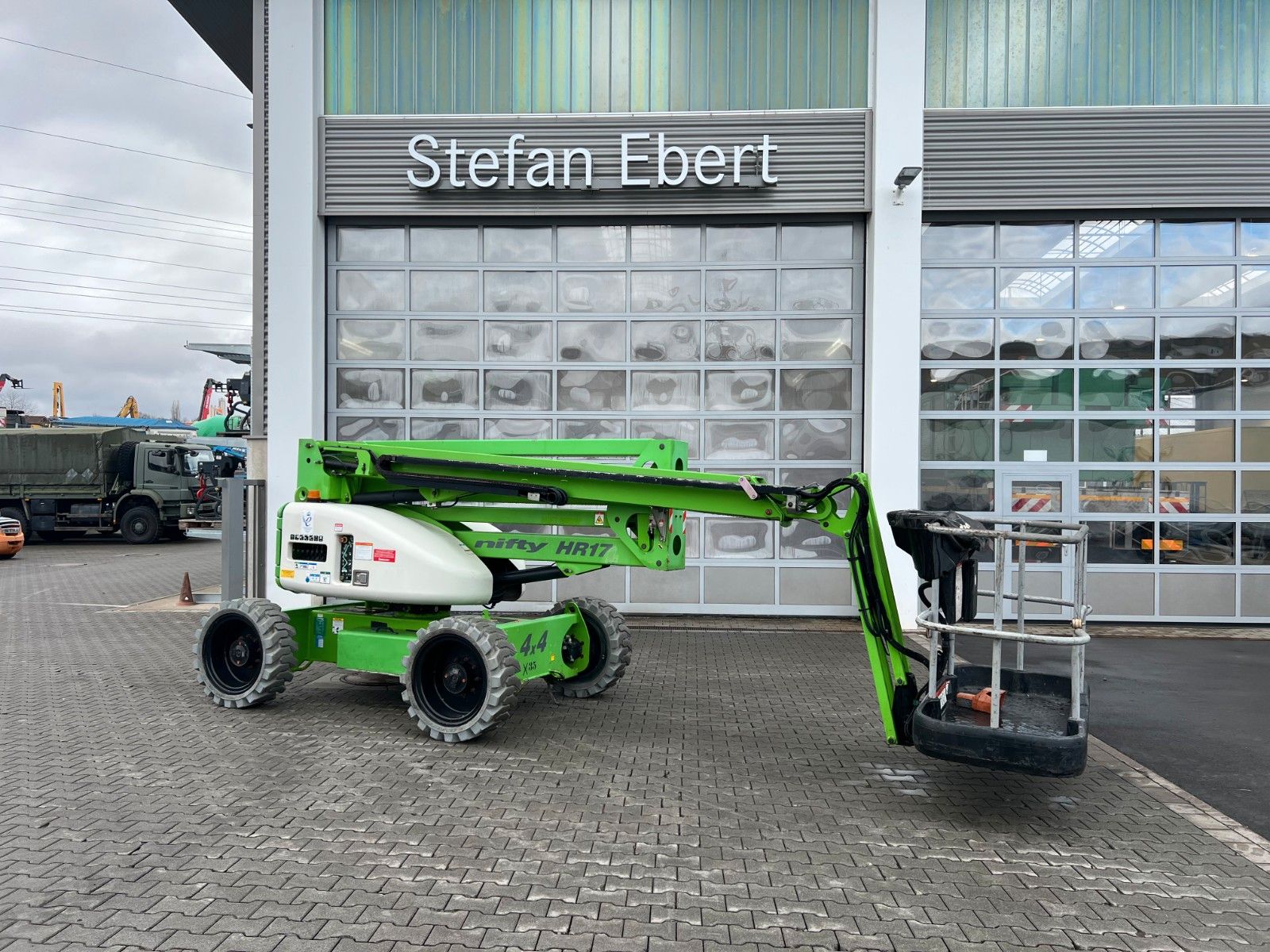 Fahrzeugabbildung Niftylift HR17 Hybrid 4X4 / 1.417h / 17m Arbeithöhe