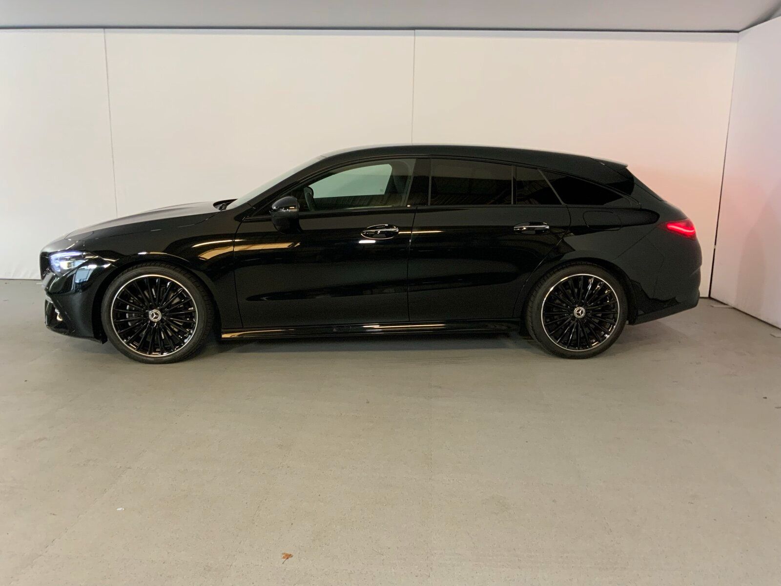 Mercedes-Benz CLA 200 d SB AMG Premium Night Sound Totwinkel imagem 3