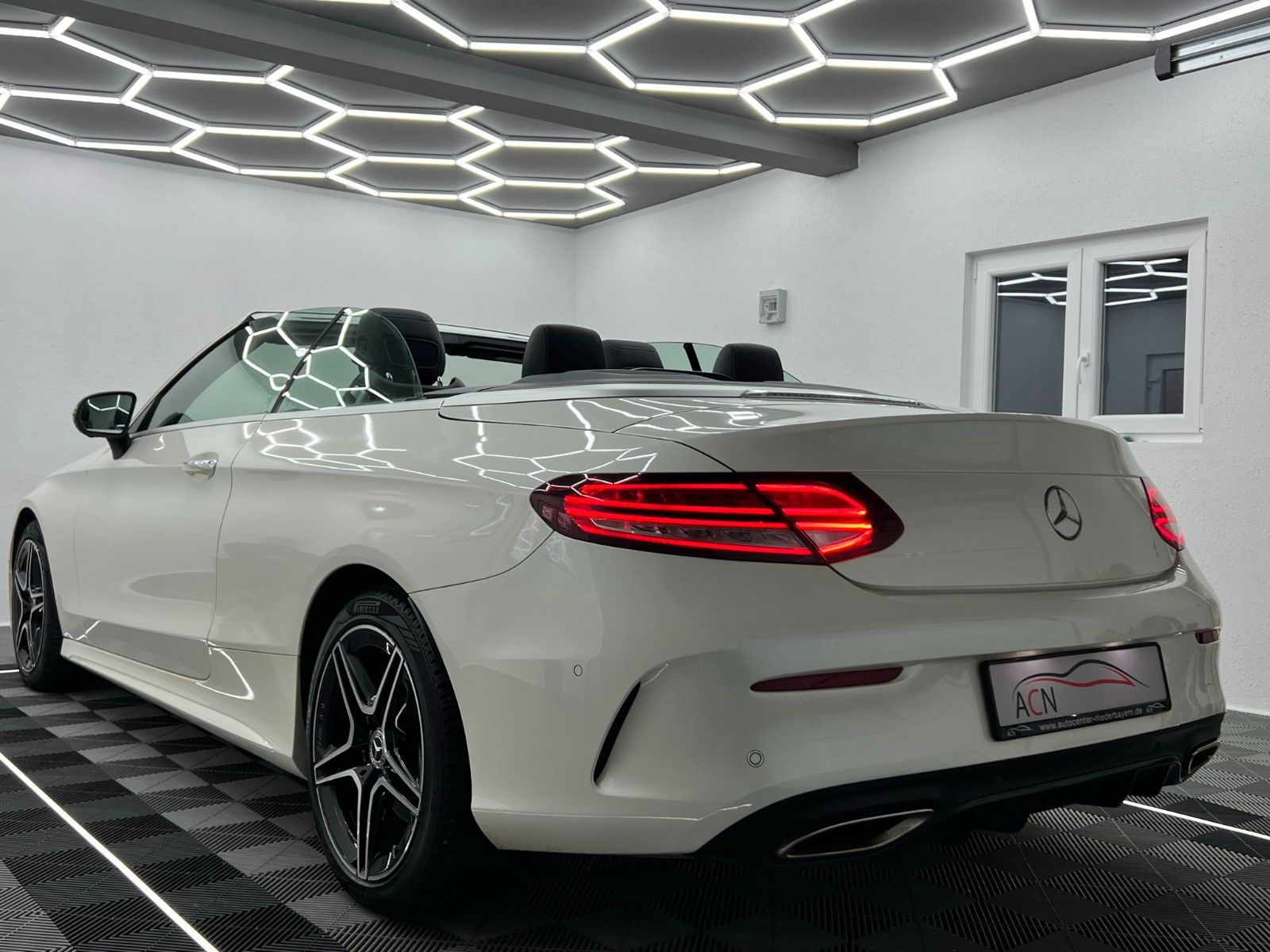 Fahrzeugabbildung Mercedes-Benz C 300 Cabrio AMG-LINE/VRTL COCPIT/360*/BURMESTER