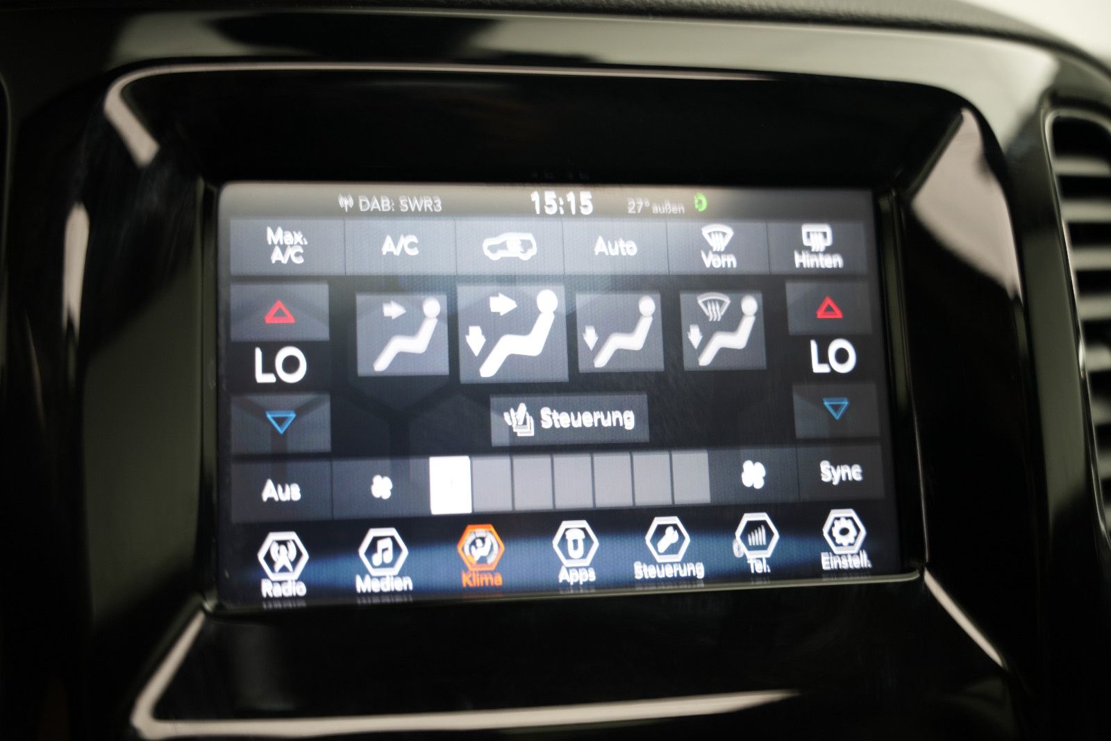 Fahrzeugabbildung Jeep Compass Limited 4WD /PANO/SHZ/L-HEIZ/PDC