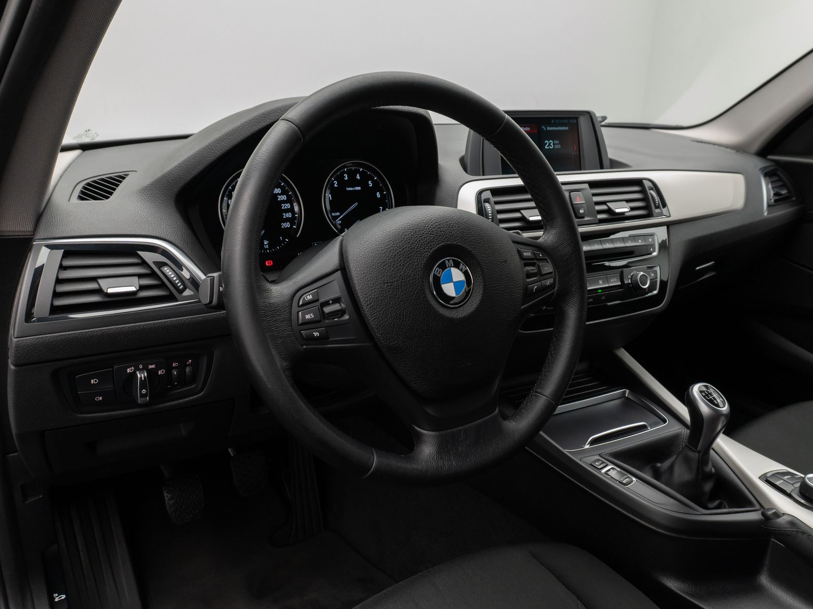 Fahrzeugabbildung BMW 118i PDChinten Sitzheizung Geschwindigkeitsreg.