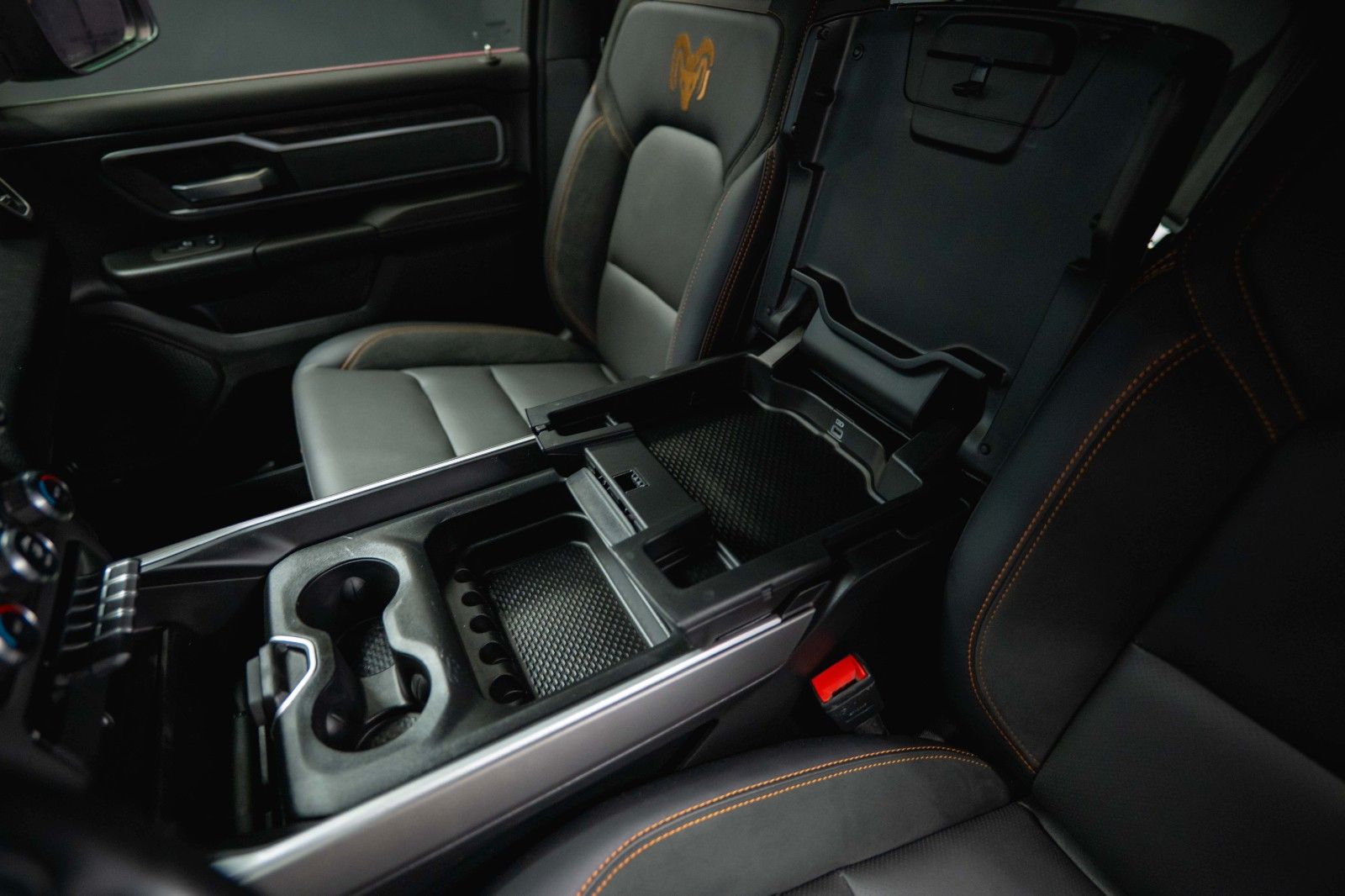 Fahrzeugabbildung Dodge RAM 5.7 V8 HEMI 4x4 OFFROAD Night PUNISHER 19%