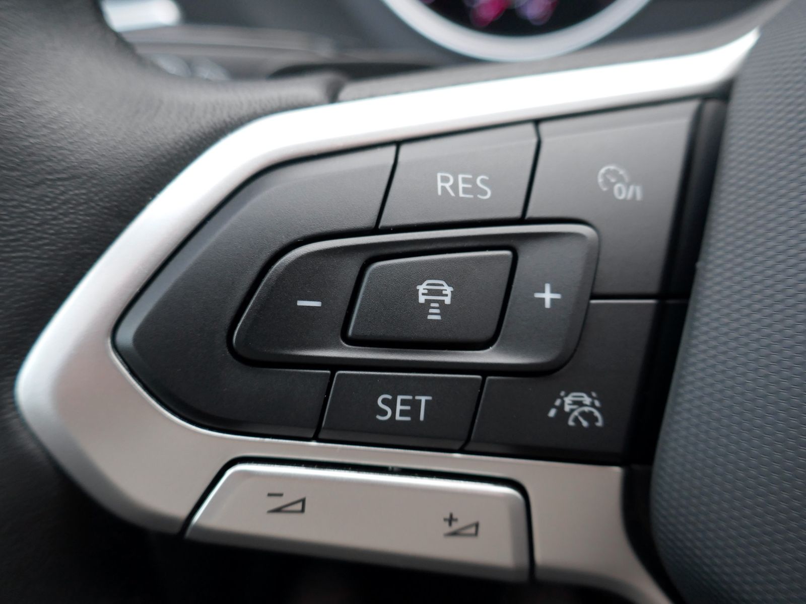 Fahrzeugabbildung Volkswagen Tiguan MOVE 1.5 TSI DSG | LED AHK RFK ACC